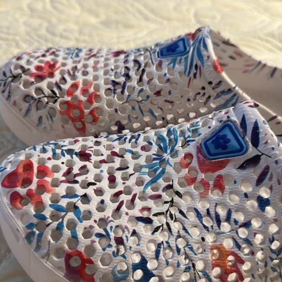 Animal Rescue Clogs - Picture 2 of 4